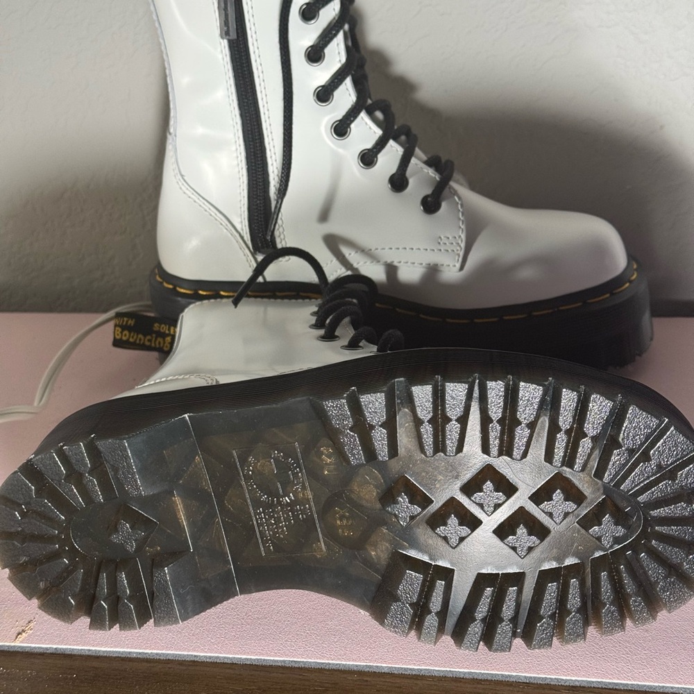 New White Dr. Martens Jadon Boots Women’s 6 - Picture 3 of 5
